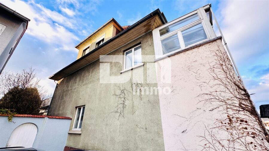 Villenartiges 1-3 Familienhaus mit viel Platz für die große Familie und viele weitere Möglichkeiten - Seitenansicht